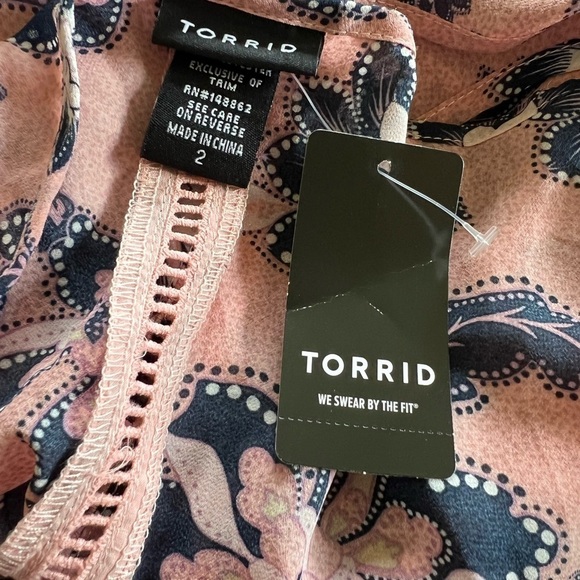 NWT Torrid 2 Pink Floral Ruffle Sleeveless Blouse Tank Side Tie Casual Layering - Picture 9 of 12